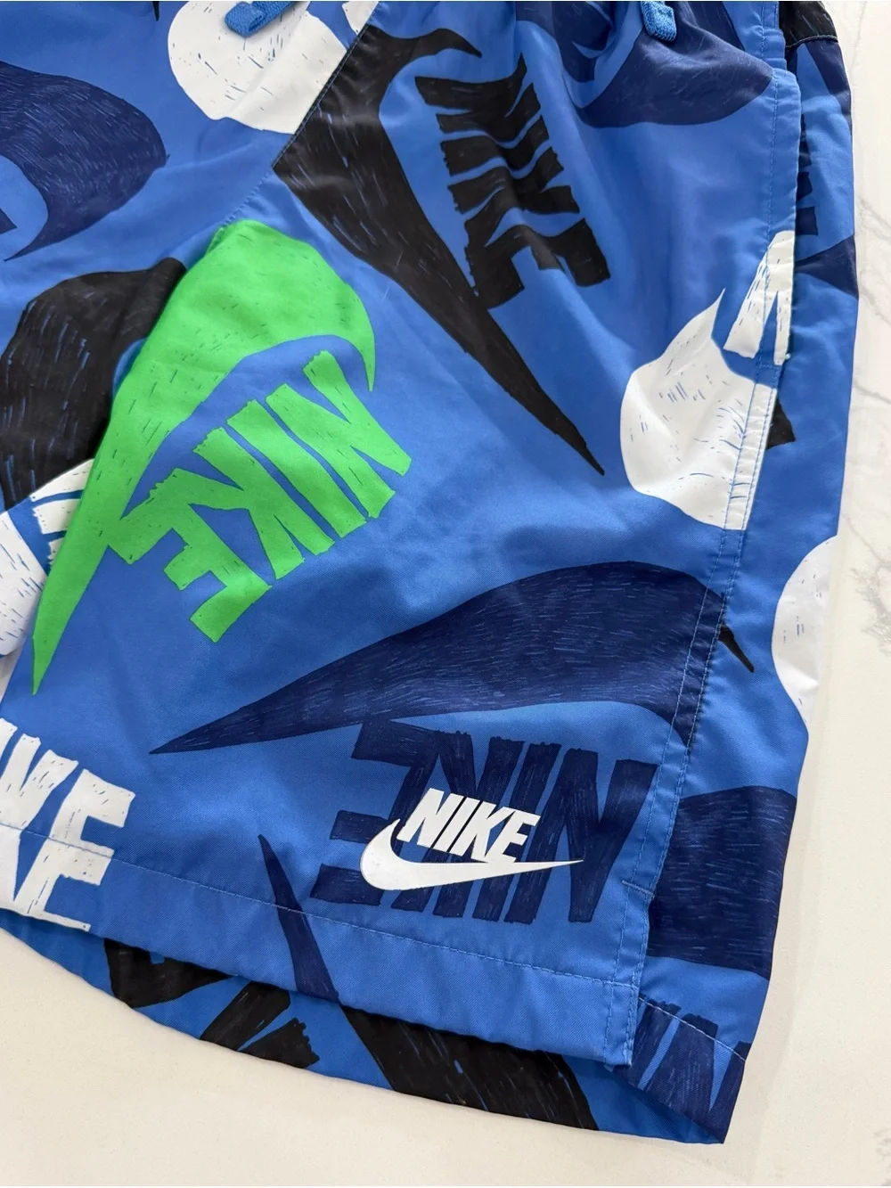 Nike Boys Swim Trunks Size Medium Blue Green Graphic All Over Logo Print Lined
